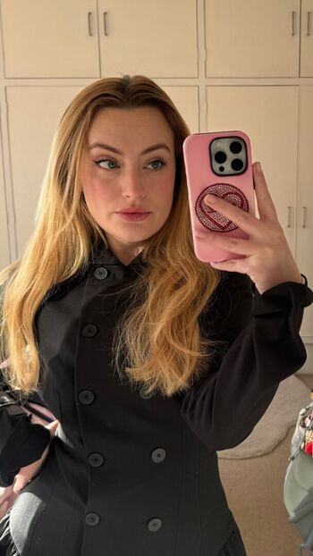 Amelia Dimoldenberg