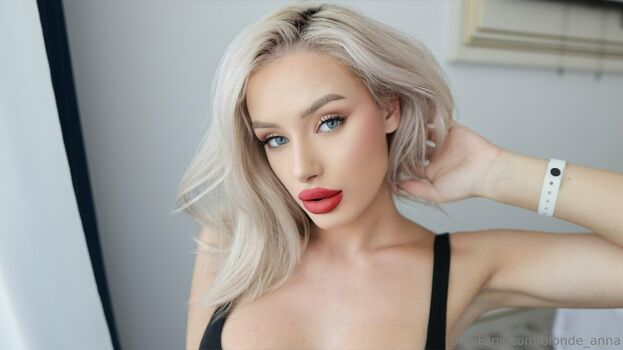 blonde_anna
