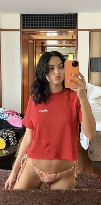 Camila Mendes