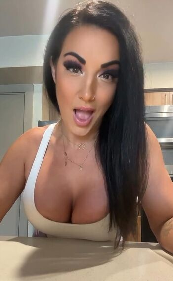 Courtney Tillia