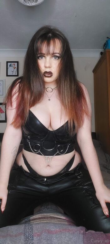 curvy_ali