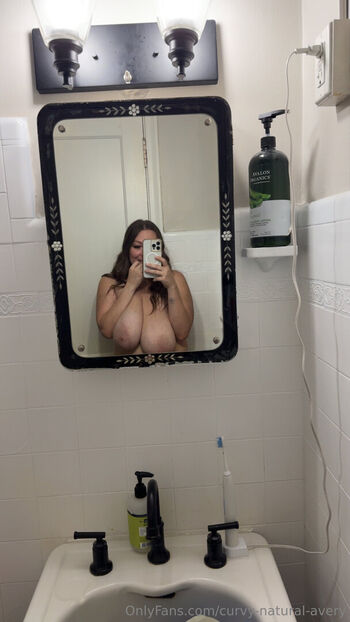 curvy-natural-avery