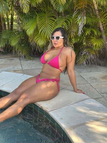 Deby Valente
