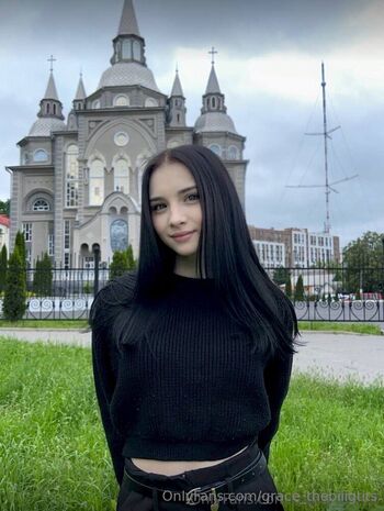 grace_thebiiigtits