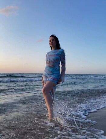 lily_virgin_girl