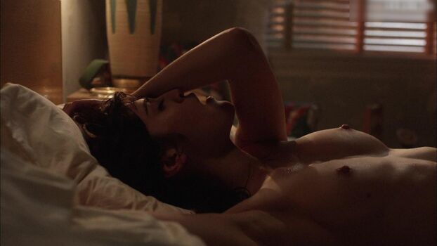 Lizzy Caplan