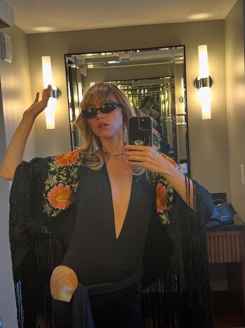 Suki Waterhouse